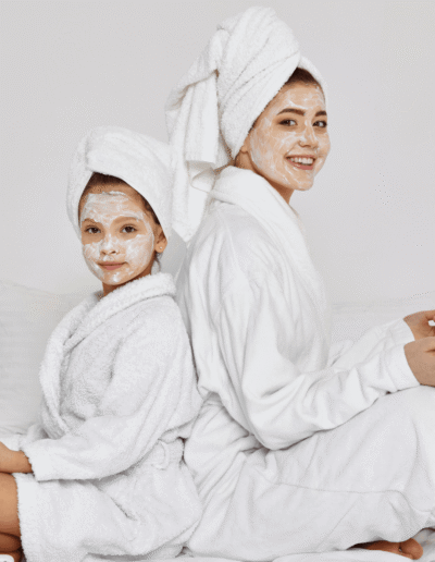 mama i córka, w białych szlafrokach, Warsztaty beauty dla mamy i córki Komorów Pruszków Warszawa